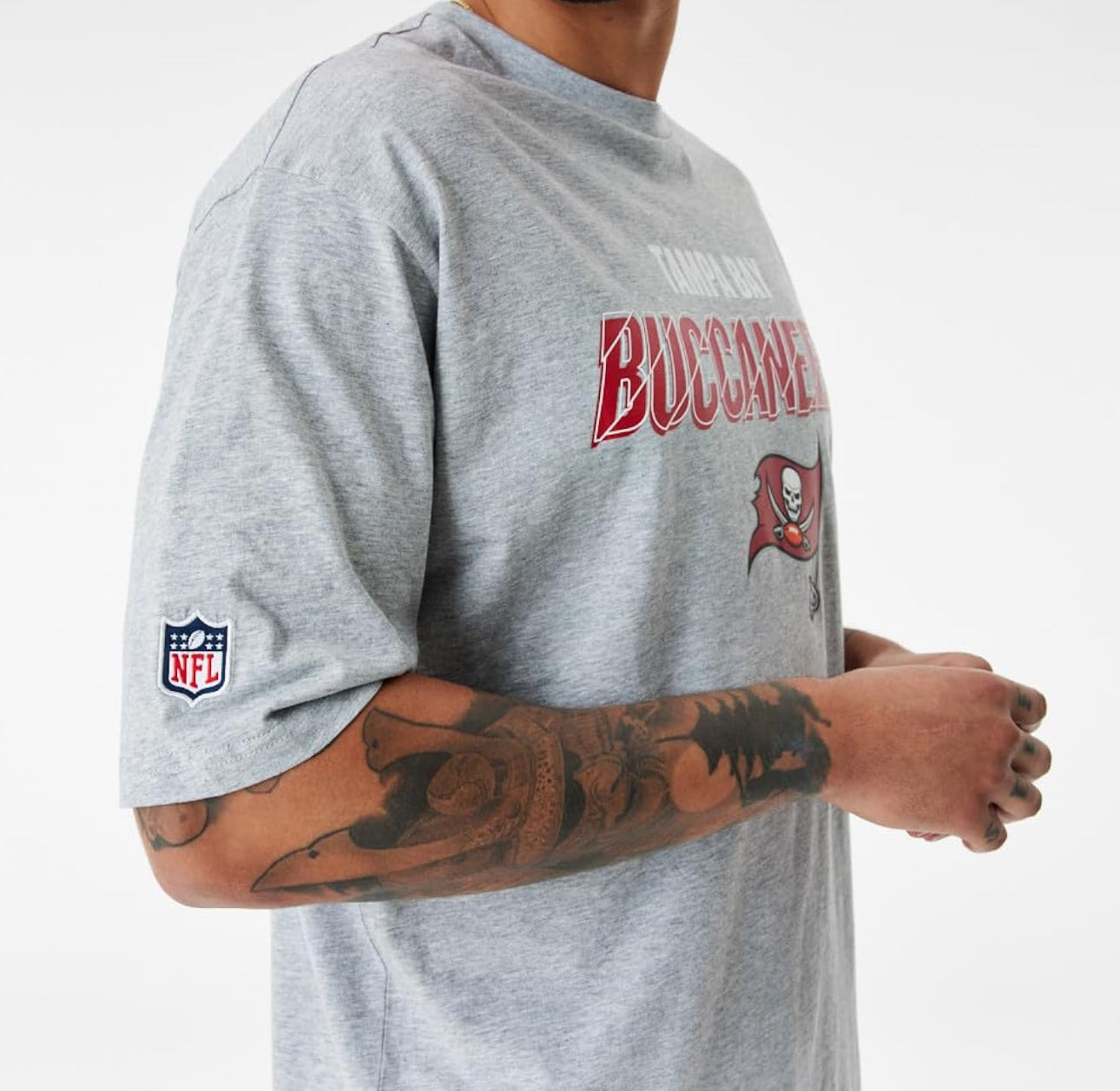 New Era NFL TAMPA BAY BUCCANEERS T-SHIRT Herren Gr. S GRAU