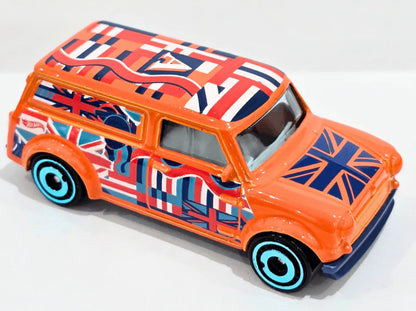 HOT WHEELS 67 AUSTIN MINI VAN 10/10 HW ART CARS 36/250