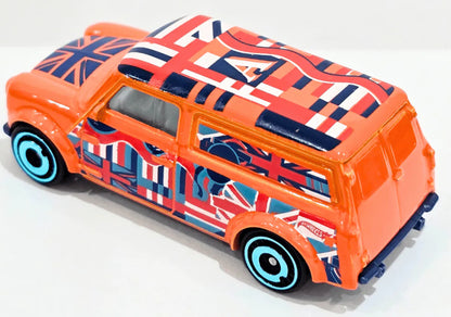 HOT WHEELS 67 AUSTIN MINI VAN 10/10 HW ART CARS 36/250